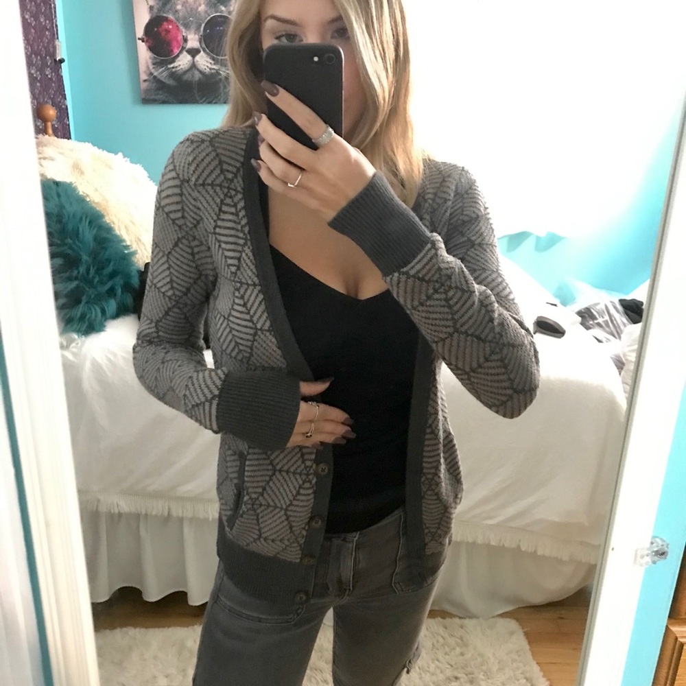 Gray Patterned Cardigan - image 2